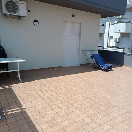 Garden Apartment *